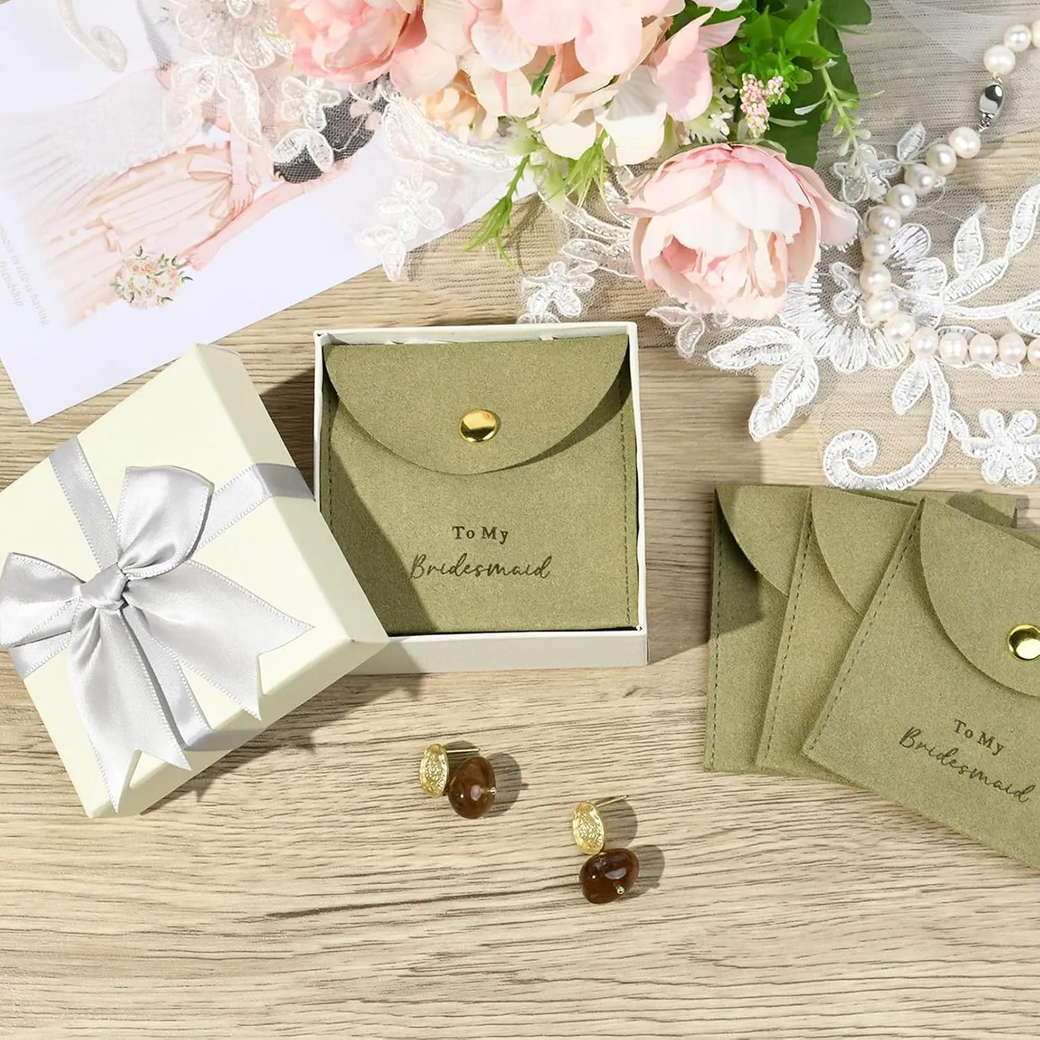 CEELGON Jewelry Bags Bridesmaid Gifts Set of 8 Velvet Small Jewelry Pouch with Button Bracelet Earring Necklace Packaging Bridesmaid Proposal Gift Bags Bridal Party Favors Gifts (Green)