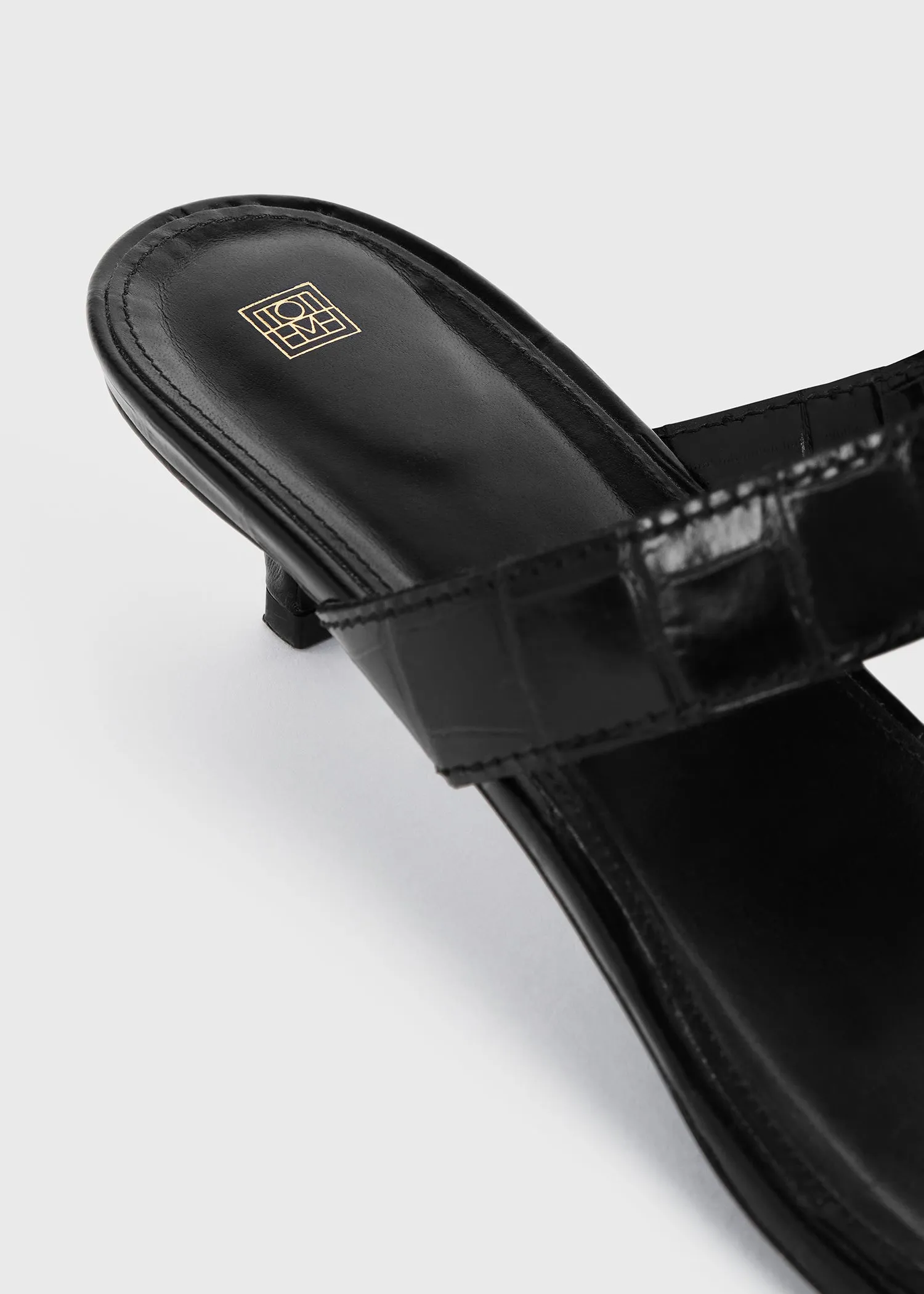 The Belted Croco Flip-Flop Heel black